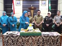 Tasming Hamid Ucapkan Terima Kasih atas Peran Aktif PKK dalam Pemberdayaan Masyarakat Parepare 18 Wali Kota Parepare, Tasming Hamid, menyampaikan apresiasi dan ucapan terima kasih kepada Tim Penggerak Pemberdayaan dan Kesejahteraan Keluarga (TP PKK) Kota Parepare yang selama ini terus memberikan kontribusi nyata bagi masyarakat melalui berbagai kegiatan dan program pemberdayaan.