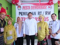 Tripika Panakkukang Pastikan Pemilihan RT/RW Berjalan Aman, Wali Kota Makassar Tinjau TPS Pandang 16 Pemerintah Kecamatan Panakkukang bersama unsur Tripika menggelar apel kesiapan dalam rangka pengamanan dan persiapan pelaksanaan pemilihan Ketua RT/RW di wilayah Kecamatan Panakkukang.