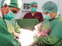 Kisah Kemanusiaan Tim Medis Sulsel dan Andalan Peduli di Aceh, Lakukan Operasi hingga Salurkan Air Bersih 16 Tim Medis Pemerintah Provinsi Sulawesi Selatan (Pemprov Sulsel) bersama Andalan Peduli dan Tim Penggerak PKK Sulsel telah memberikan bantuan kemanusiaan di sejumlah wilayah terdampak bencana di Provinsi Aceh.