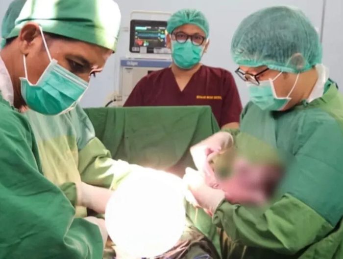 Tim Medis Pemerintah Provinsi Sulawesi Selatan (Pemprov Sulsel) bersama Andalan Peduli dan Tim Penggerak PKK Sulsel telah memberikan bantuan kemanusiaan di sejumlah wilayah terdampak bencana di Provinsi Aceh.