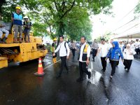 Dimulai dari Hertasning, Gubernur Sulsel Resmi Bangun Jalan Paket 1 MYC 2025-2027 14 Gubernur Sulawesi Selatan, Andi Sudirman Sulaiman, secara resmi melakukan groundbreaking atau peletakan batu pertama Penanganan Preservasi Jalan Paket 1 melalui skema Multi Years Contract (MYC) Tahun Anggaran 2025-2027, di Jalan Letjen Hertasning, Kota Makassar, Rabu (17/12/2025).