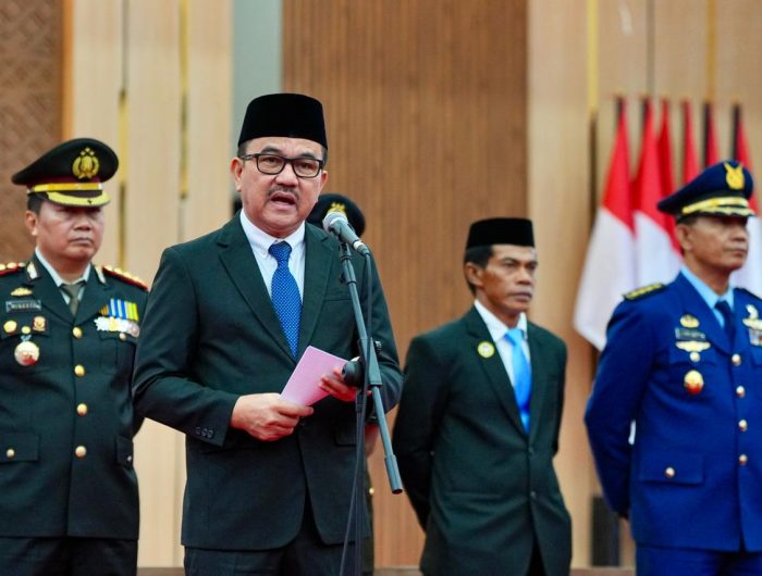 Sekretaris Daerah Provinsi Sulawesi Selatan, Jufri Rahman, bertindak selaku Inspektur Upacara pada Peringatan Hari Bela Negara ke-77 Tahun 2025 tingkat Provinsi Sulawesi Selatan yang digelar di Ruang Pola Kantor Gubernur Sulsel, Jumat, 19 Desember 2025.