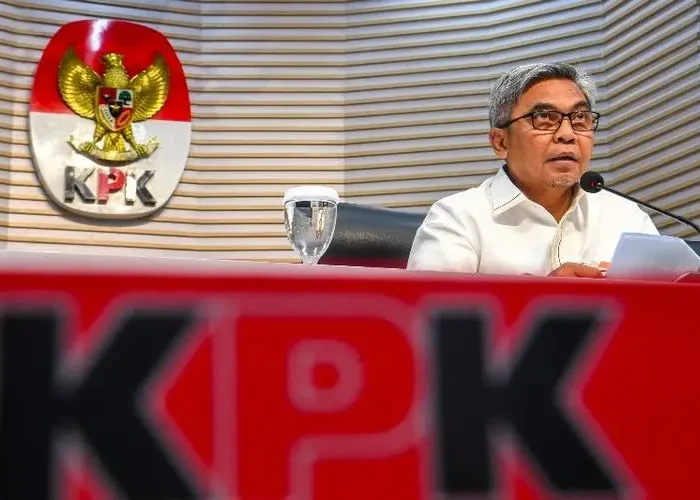 Komisi Pemberantasan Korupsi (KPK) menegaskan masih membutuhkan penugasan anggota Kepolisian Negara Republik Indonesia (Polri) di lingkungan KPK, meski Mahkamah Konstitusi (MK) melarang anggota Polri aktif menduduki jabatan di luar institusi kepolisian.