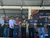 Manajemen Hotel Andalan Toraja menggelar soft opening Lapangan dan Panggung Serbaguna Hotel Andalan, Jumat (26/12/2025). Kegiatan tersebut menjadi langkah awal optimalisasi aset milik Pemerintah Provinsi Sulawesi Selatan di wilayah Tana Toraja.