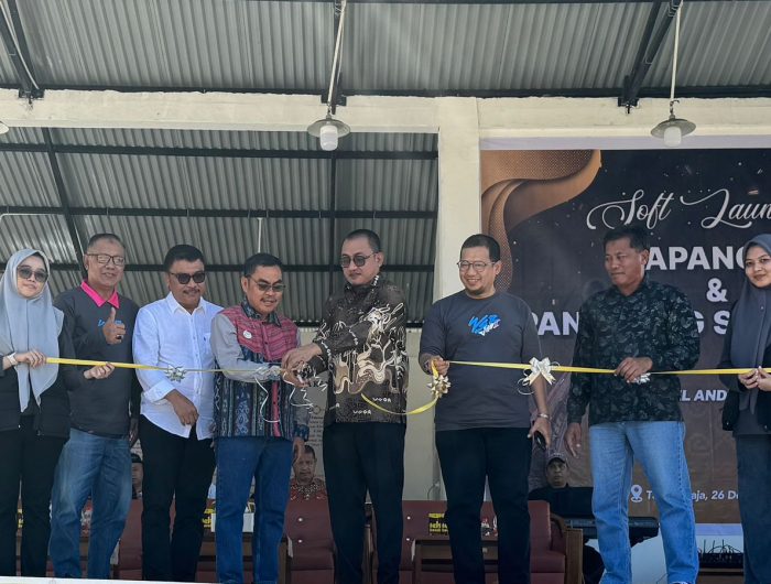 Manajemen Hotel Andalan Toraja menggelar soft opening Lapangan dan Panggung Serbaguna Hotel Andalan, Jumat (26/12/2025). Kegiatan tersebut menjadi langkah awal optimalisasi aset milik Pemerintah Provinsi Sulawesi Selatan di wilayah Tana Toraja.