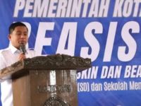 Wali Kota Parepare Tasming Hamid menegaskan bahwa pendidikan merupakan investasi jangka panjang paling berharga bagi masa depan daerah dan bangsa. Oleh karena itu, Pemerintah Kota Parepare berkomitmen memastikan tidak ada anak yang tertinggal pendidikannya hanya karena keterbatasan ekonomi.
