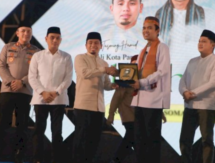 Tabligh Akbar, Tasming Hamid Minta Doa Ustadz Abdul Somad untuk Parepare