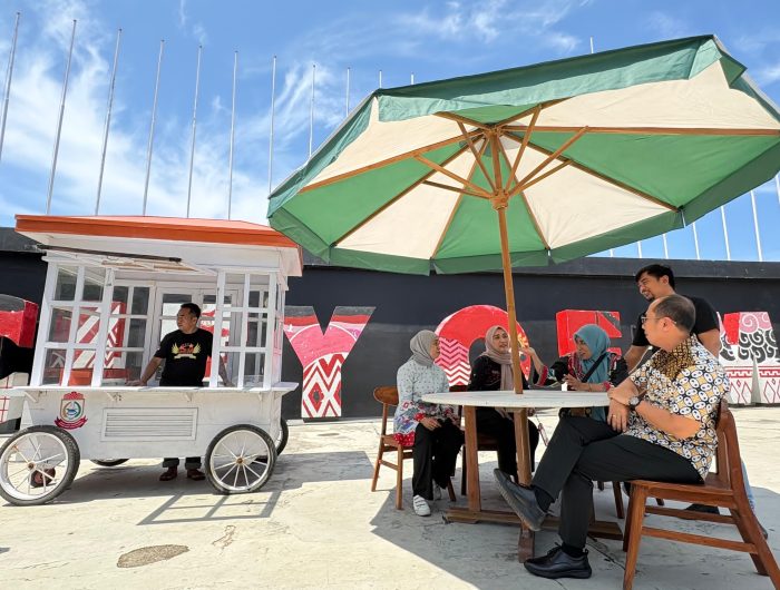 Wajah Baru Pantai Losari, Pedagang Pisang Epe Kini Gunakan Gerobak Seragam 13 b5345c46 b320 46c8 89cc d16e8a883dec