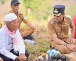 Bupati Dompu melakukan peninjauan langsung ke sumber mata air di Desa Serakapi, Selasa (23/12/2025), sebagai bentuk keseriusan pemerintah daerah dalam menjaga kelestarian lingkungan dan menjamin ketersediaan air bersih bagi masyarakat.
