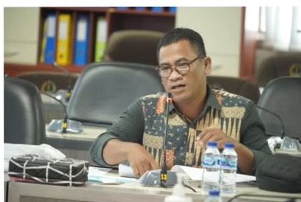 Di tengah sorotan intens Pemilihan Rektor Universitas Hasanuddin pada peran politik praktis di lingkungan pendidikan, perguruan tinggi menjadi panggung sentral perdebatan sebagai saksi dari konflik keterlibatan politik praktis dalam kampus Univiersitas Hasanuddin.