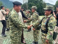 Kementerian Pertahanan Republik Indonesia (Kemhan RI) resmi menutup rangkaian kegiatan Pembekalan Awak Media tentang Prosedur Kedaruratan di Daerah Rawan Tahun Anggaran 2025. Upacara penutupan digelar di Resimen Latihan dan Pertempuran (Menlatpur) Kostrad Sanggabuana, Karawang, Sabtu (20/12/2025).