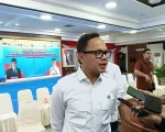 Komisi Pemberantasan Korupsi (KPK) menetapkan Bupati Bekasi nonaktif Ade Kuswara Kunang (ADK) bersama ayahnya, HM Kunang (HMK), sebagai tersangka dalam kasus dugaan suap ijon proyek.