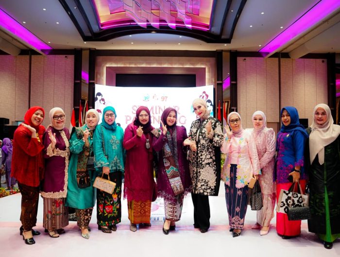 Wakil Gubernur Sulawesi Selatan, Fatmawati Rusdi, menghadiri sekaligus menjadi Ketua Panitia Peringatan Hari Ibu ke-97 Tingkat Provinsi Sulawesi Selatan yang digelar di Hotel Claro Makassar, Senin, 22 Desember 2025.