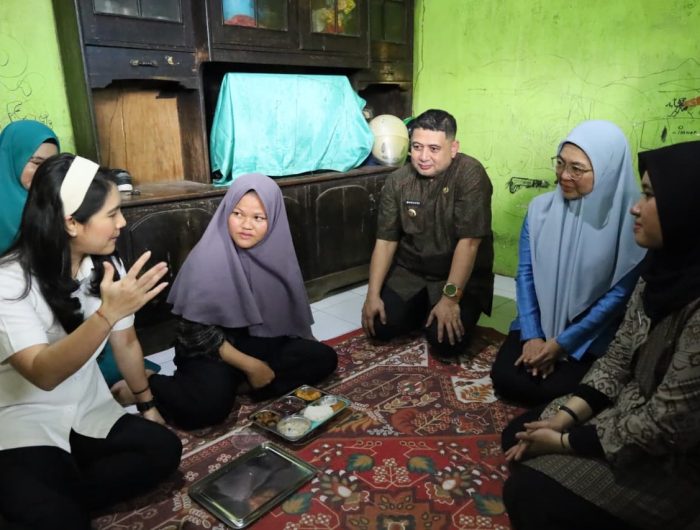 Wali Kota Makassar dan Wamendukbangga Tinjau Langsung SPPG dan Ibu Penerima MBG 12 361f01c9 9314 4bf5 8307 025ccbcb5753