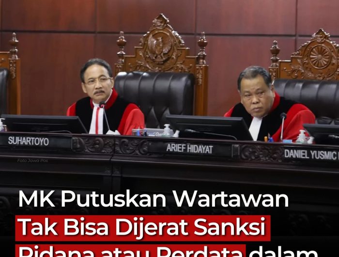 Mahkamah Konstitusi (MK) mengabulkan sebagian permohonan uji materiil yang diajukan Ikatan Wartawan Hukum (Iwakum) terhadap Pasal 8 Undang-Undang Nomor 40 Tahun 1999 tentang Pers (UU Pers).