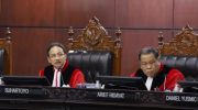 Mahkamah Konstitusi (MK) mengabulkan sebagian permohonan uji materiil yang diajukan Ikatan Wartawan Hukum (Iwakum) terhadap Pasal 8 Undang-Undang Nomor 40 Tahun 1999 tentang Pers (UU Pers).