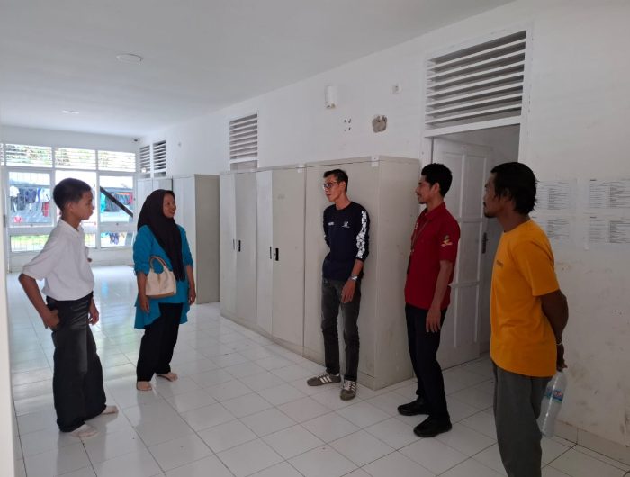 Pendamping SDM Program Keluarga Harapan (PKH) Kementerian Sosial Republik Indonesia di Kabupaten Gowa, Muhammad Fadhil, mendampingi Muh Fareza, anak dari pasangan Ibu Patma dan Bapak Saipul yang merupakan Keluarga Penerima Manfaat (KPM) PKH, hingga diterima sebagai siswa Sekolah Rakyat Menengah Pertama (SRMP) 24 Kabupaten Gowa. Kamis, (15/01/2026).