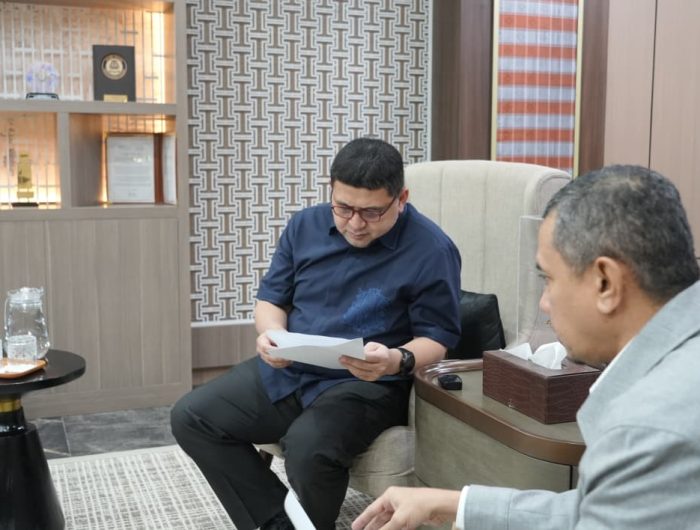 Penyerahan PSU Wajib Lebih Awal, Wali Kota Appi Tegaskan Kapasitas Aset 13 Wali Kota Makassar, Munafri Arifuddin saat menerima GMTD