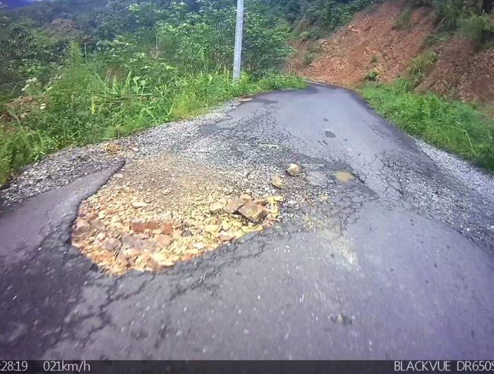 Pemprov Sulsel Pacu Penanganan Tujuh Ruas Jalan Strategis di Luwu Raya 12 Pemerintah Provinsi Sulawesi Selatan (Pemprov Sulsel) terus melakukan upaya peningkatan infrastruktur jalan di wilayah Luwu Raya. Saat ini, terdapat dua paket proyek perbaikan jalan yang sedang diproses melalui Dinas Bina Marga dan Bina Konstruksi (BMBK) Sulsel.