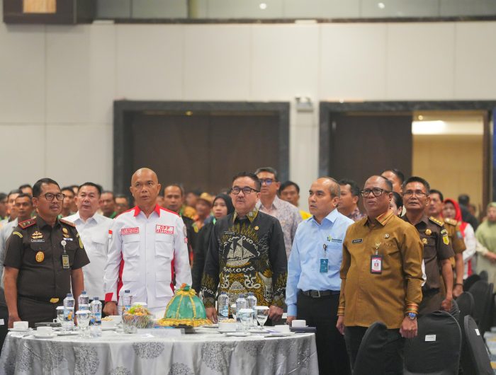 Pemerintah Provinsi Sulawesi Selatan terus memperkuat tata kelola pemerintahan desa melalui sinergi lintas lembaga. Upaya tersebut ditandai dengan pengukuhan Dewan Pimpinan Daerah (DPD) dan Dewan Pimpinan Cabang (DPC) Asosiasi Badan Permusyawaratan Desa Nasional (ABPEDNAS) di sejumlah kabupaten/kota di Sulsel, yang dirangkaikan dengan sosialisasi program Jaksa Garda Desa (Jaga Desa).