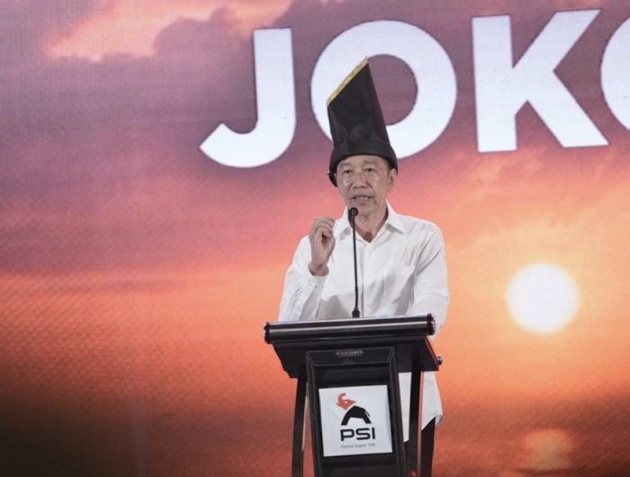 Jokowi Pasang Badan untuk PSI, Siap Turun ke Akar Rumput 13 IMG 2104