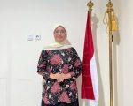 Di Indonesia, perempuan kerap hidup di bawah sorotan dan penilaian sosial yang berlapis. Cara berpakaian, tutur kata, hingga keberadaan di ruang publik sering kali diatur atas nama moralitas dan agama.