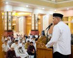 Pemerintahan Kabupaten Bantaeng menggelar Zikir dan Doa Bersama dirangkaikan dengan Peringatan Isra Mi'raz Tahun 2026, di Masjid Agung Syekh Abdul Gani, Rabu malam, (31/12/2025).