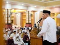 Pemerintahan Kabupaten Bantaeng menggelar Zikir dan Doa Bersama dirangkaikan dengan Peringatan Isra Mi'raz Tahun 2026, di Masjid Agung Syekh Abdul Gani, Rabu malam, (31/12/2025).