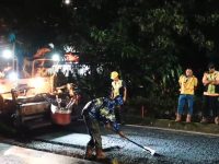 Progres penanganan preservasi Jalan Paket 1, khususnya ruas Jalan Hertasning Kota Makassar, kini menunjukkan perkembangan nyata dan mulai dirasakan manfaatnya oleh masyarakat. Ruas jalan dengan panjang 1,8 kilometer dan lebar 11 meter tersebut merupakan bagian dari program peningkatan infrastruktur jalan Pemerintah Provinsi Sulawesi Selatan.