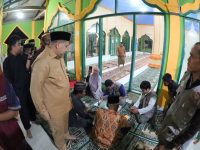 Temui Warga Terdampak Banjir, Appi Turun Langsung Hingga Larut Malam, Cek Logistik Pengungsi 13 398daa88 d31b 4035 9af3 a218f29dfe2d