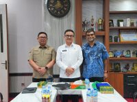 Sekretaris Daerah Provinsi Sulawesi Selatan, Jufri Rahman menerima kunjungan Embassy of the Republic of Singapore–Jakarta yang diwakili First Secretary (Political) Malik Vickland, di Ruang Kerja Sekdaprov Sulsel, Selasa, (3/03/2026).