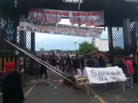 Bupati Luwu, Patahudding menyesalkan aksi unjuk rasa yang berlangsung di perbatasan Kabupaten Luwu-Wajo dan sempat memicu penutupan Jalan Trans Sulawesi yang menjadi jalur penghubung utama kedua daerah.