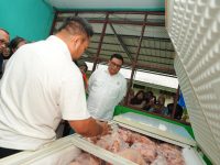 Satuan Tugas (Satgas) Sapu Bersih Pelanggaran Harga dan Mutu Pangan melakukan peninjauan langsung ke gudang beras dan Rumah Pemotongan Hewan (RPH) di Kabupaten Gowa, Selasa, (10/02/2026).