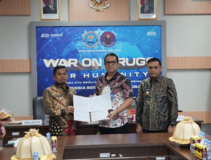 Pemkot Parepare dan BNN Sulsel Teken Hibah, Persiapan Pembentukan BNN Kota Parepare Dimatangkan 13 Wali Kota Parepare, Tasming Hamid, menandatangani Naskah Perjanjian Hibah Daerah antara Pemerintah Kota Parepare dan BNN Provinsi Sulawesi Selatan sebagai bagian dari persiapan pembentukan BNN Kota Parepare.