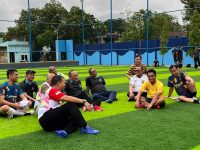 Suasana kekeluargaan dan sportivitas mewarnai pertandingan sepak bola persahabatan antara Tim Pemerintah Provinsi Sulawesi Selatan (Pemprov Sulsel) berhadapan dengan Tim Badan Kepegawaian Negara (BKN) yang berkolaborasi dengan KORPRI.