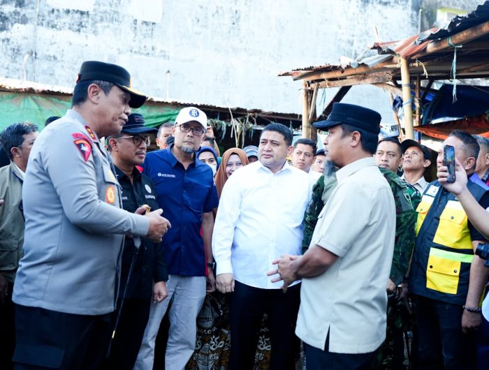 Gubernur Sulawesi Selatan, Andi Sudirman Sulaiman bersama jajaran Forkopimda Sulsel, Bulog, BPS, KPPU serta Wali Kota Makassar melakukan inspeksi mendadak (sidak) harga kebutuhan pangan di Pasar Terong, Kota Makassar, Jumat (20/02/2026).