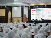 Penguatan kepemimpinan aparatur sipil negara tidak hanya berbicara tentang kapasitas individu, tetapi juga tentang kemampuan menyelaraskan arah kebijakan nasional dan daerah.