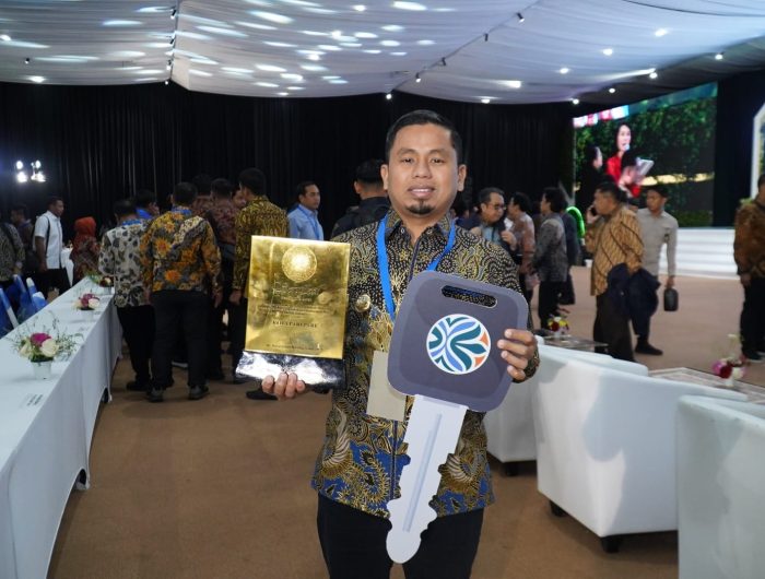 Parepare Peringkat 6 Nasional, Juara 1 se-Sulsel pada Penilaian Kota Bersih 2025 13 Wali Kota Parepare, Tasming Hamid menerima penghargaan dari Kementerian Lingkungan Hidup dan Badan Pengendalian Lingkungan Hidup Republik Indonesia atas capaian Kota Parepare meraih predikat Sertifikat Menuju Kota Bersih Tahun 2025.