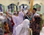 Bupati Bantaeng, M. Fathul Fauzy Nurdin menghadiri Safari Ramadan, di Masjid Nur Taqwa Kampung Camba' Lojong, Kecamatan Bisappu, Jumat, 27 Februari 2026. Dalam kesempatan itu, kepala daerah yang akrab disapa Uji Nurdin ini memberikan bantuan uang tunai kepada pengurus masjid.