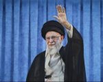 Geopolitik Timur Tengah kembali memanas setelah Pemimpin Tertinggi Iran, Ali Khamenei, melontarkan pernyataan keras terhadap Amerika Serikat (AS). Dalam pidato di Tabriz pada 17 Februari 2026, Khamenei menegaskan bahwa Iran memiliki kemampuan untuk menenggelamkan kapal induk AS jika Washington melancarkan serangan militer.