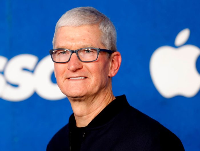 CEO Apple Sarankan Kurangi Penggunaan iPhone, Soroti Bahaya “Doomscrolling” 13 CEO Apple, Tim Cook, mengejutkan publik setelah menyarankan pengguna untuk mengurangi penggunaan iPhone dan lebih banyak meluangkan waktu untuk aktivitas di dunia nyata, termasuk menikmati alam.