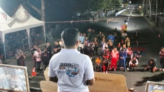 Wali Kota Parepare, Tasming Hamid, secara resmi membuka ajang Drag Race Wali Kota Parepare X yang digelar di kawasan Pantai Sumpang Minangae, Sabtu (7/2/2026).
