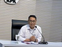 Komisi Pemberantasan Korupsi (KPK) mengungkap dugaan praktik pemerasan terhadap perangkat daerah untuk pengumpulan tunjangan hari raya (THR) di Pemerintah Kabupaten Cilacap. Praktik tersebut diduga melibatkan Bupati Cilacap, Syamsul Auliya Rachman, dan telah berlangsung sejak 2025.