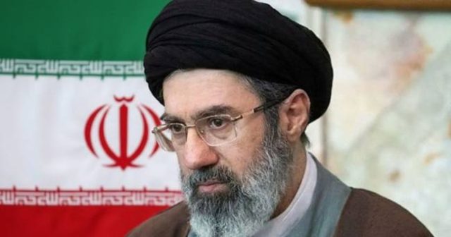 Para pemimpin militer dan politik Iran dilaporkan telah menyatakan kesetiaan kepada Mojtaba Khamenei yang ditunjuk untuk menggantikan ayahnya, Ali Khamenei, sebagai pemimpin tertinggi baru negara tersebut.