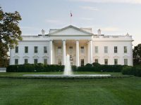 Gedung Putih mengisyaratkan kemungkinan Presiden Amerika Serikat, Donald Trump, akan meminta negara-negara Arab turut menanggung biaya perang melawan Iran yang nilainya diperkirakan mencapai puluhan miliar dolar.