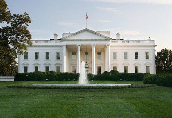 Gedung Putih mengisyaratkan kemungkinan Presiden Amerika Serikat, Donald Trump, akan meminta negara-negara Arab turut menanggung biaya perang melawan Iran yang nilainya diperkirakan mencapai puluhan miliar dolar.