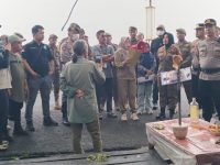 Pemerintah Kota Parepare melakukan pengamanan aset daerah berupa lahan eks Pasar Seni di Kelurahan Cappagalung, Kecamatan Bacukiki Barat, Jumat, 2 Januari 2026. Pengamanan dilakukan karena sebagian lahan aset pemkot tersebut diduduki dan dibangun rumah oleh warga tanpa alas hak yang sah.