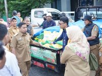 Lepas Pasar Murah Ramadan, Tasming Hamid Distribusi 1.000 Paket Sembako untuk Warga 16 Wali Kota Parepare, Tasming Hamid, menegaskan komitmen Pemerintah Kota untuk terus hadir di tengah masyarakat guna memastikan sistem pelayanan di berbagai sektor berjalan optimal serta seluruh program pemerintah terlaksana sesuai harapan.