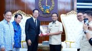 Gubernur Sulawesi Selatan, Andi Sudirman Sulaiman menyambut kunjungan kehormatan Duta Besar Kerajaan Thailand, Prapan Disyatat di Kantor Gubernur Sulsel, pada Selasa (3/3/2026).