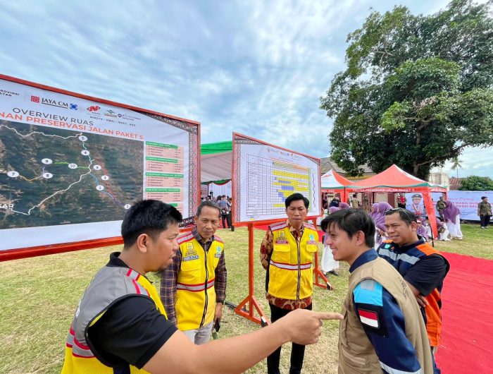 Hasil pengecekan langsung di lapangan menunjukkan ketebalan lapisan aspal Jalan Hertasning telah memenuhi standar teknis yang dipersyaratkan. Hal tersebut disampaikan setelah kunjungan kedua anggota DPRD Sulawesi Selatan bersama tim teknis Pemerintah Provinsi Sulawesi Selatan, Kamis, 5 Februari 2026.